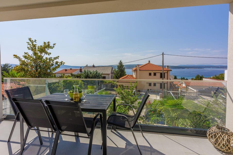 Beeindruckendes Apartment nur 500 Meter zum Strand mit Meerblick, Sauna, Gym, Pool Apartment in Crikvenica
