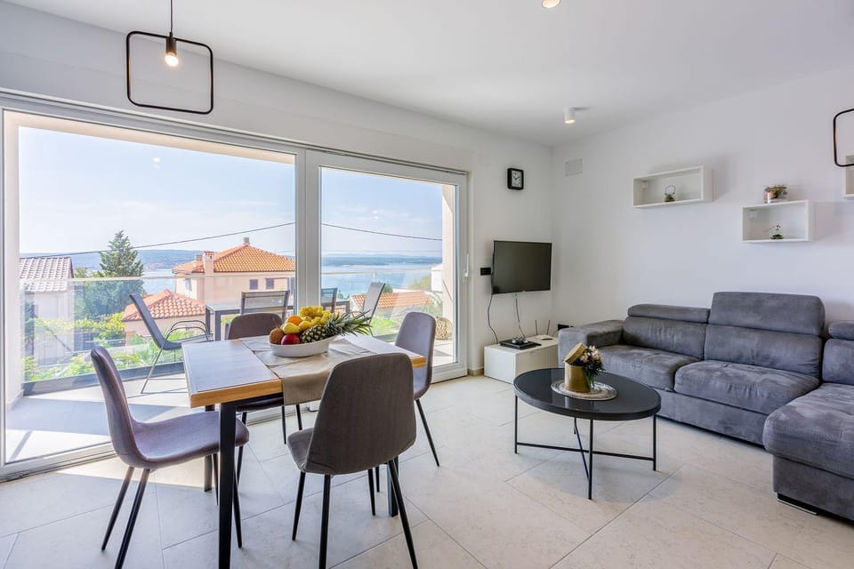 Beeindruckendes Apartment nur 500 Meter zum Strand mit Meerblick, Sauna, Gym, Pool Apartment in Crikvenica