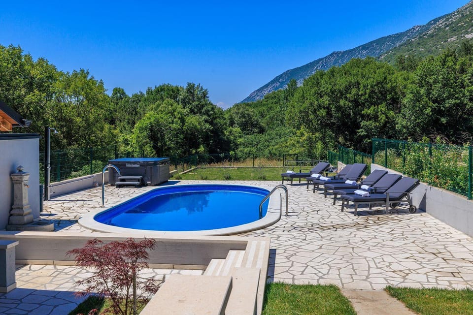 Atemberaubende Villa mit Whirlpool, Privatpool, Aussendusche, Fitnessraum, Waschmaschine House in Primorje-Gorski Kotar County