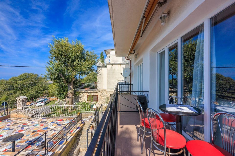 Beeindruckendes Apartment mit Whirlpool, Lounge-Liegen, Meerblick, Grill Apartment in Primorje-Gorski Kotar County