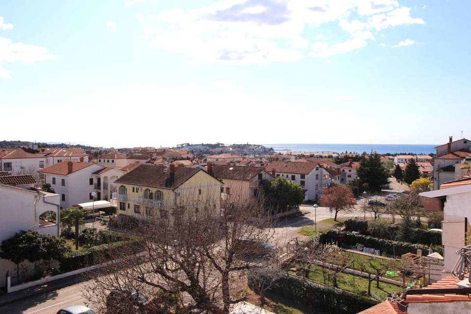 Charmante Dachgeschosswohnung mit Meerblick und Blick auf die Altstadt von Porec Apartment in Poreč