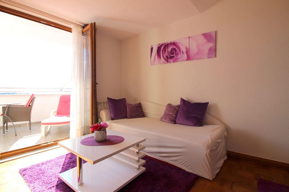Charmante Dachgeschosswohnung mit Meerblick und Blick auf die Altstadt von Porec Apartment in Poreč