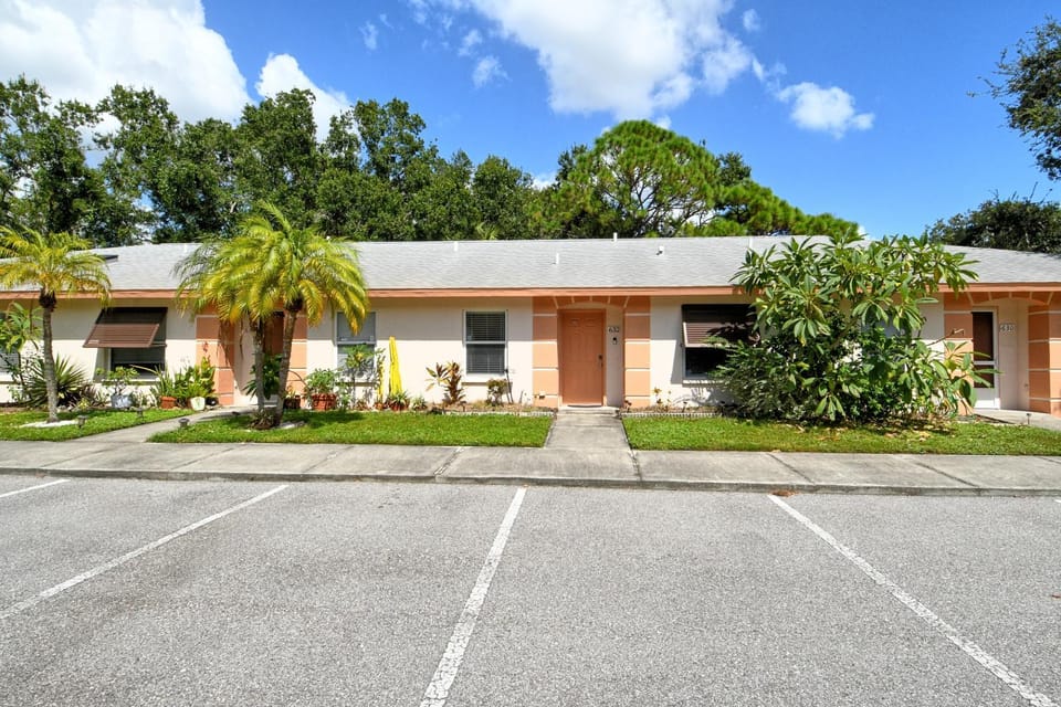 Close to Beaches, Downtown, Restaurants & Parks! Apartment in Sarasota