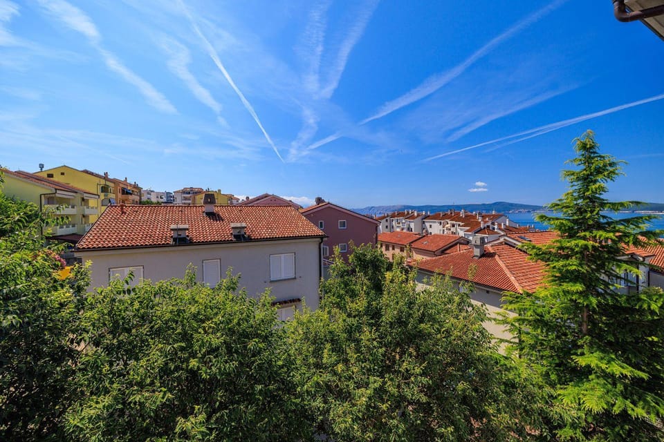 Helles Apartment in Neubausiedlung nur 500 Meter zum Strand mit Meerblick, Waschmaschine Apartment in Crikvenica