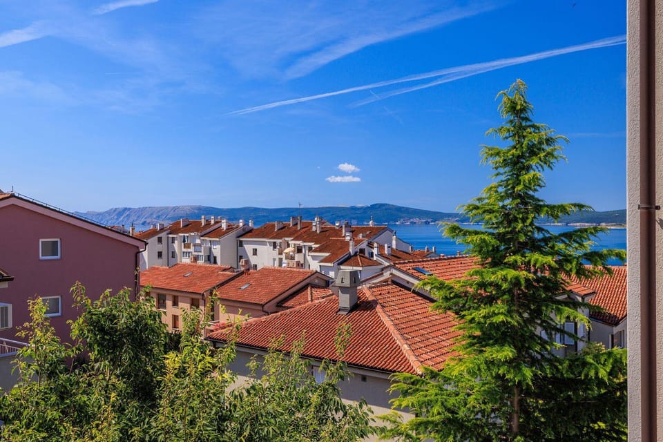 Helles Apartment in Neubausiedlung nur 500 Meter zum Strand mit Meerblick, Waschmaschine Apartment in Crikvenica