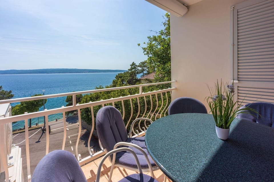 Traumhaftes Apartment direkt am Meer mit privatem Balkon, Meerblick, Waschmaschine, Klima Apartment in Primorje-Gorski Kotar County