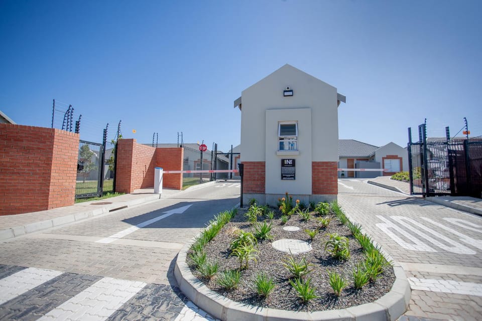 Property building, Spring, Day, Location