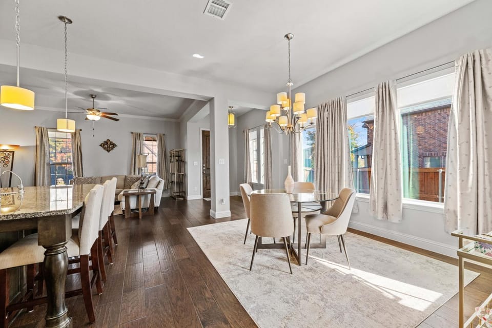 Modern Allen Prairie Retreat House in Allen