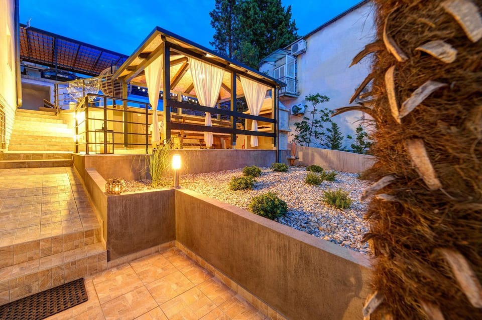 Malerisches Apartment nur 150 Meter zum Strand mit Jacuzzi, Pool, Meerblick, Billard Apartment in Primorje-Gorski Kotar County