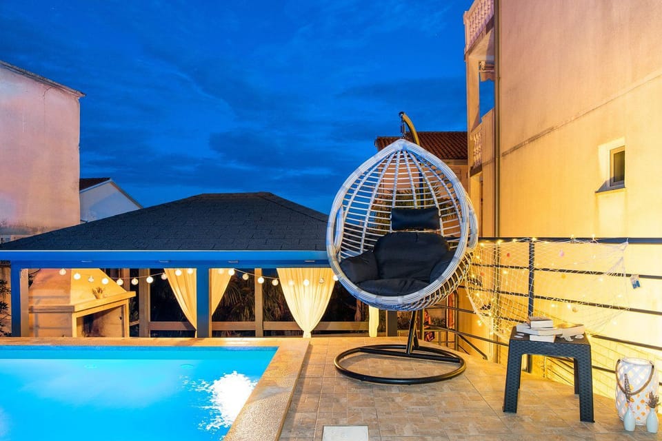 Faszinierendes Apartment nur 150 Meter zum Strand mit Jacuzzi, Billard, Pool, Grill Apartment in Primorje-Gorski Kotar County
