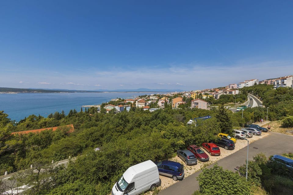 Charmantes Apartment nur 300 Meter zum Strand mit Meerblick, Waschmaschine, WiFi Apartment in Crikvenica