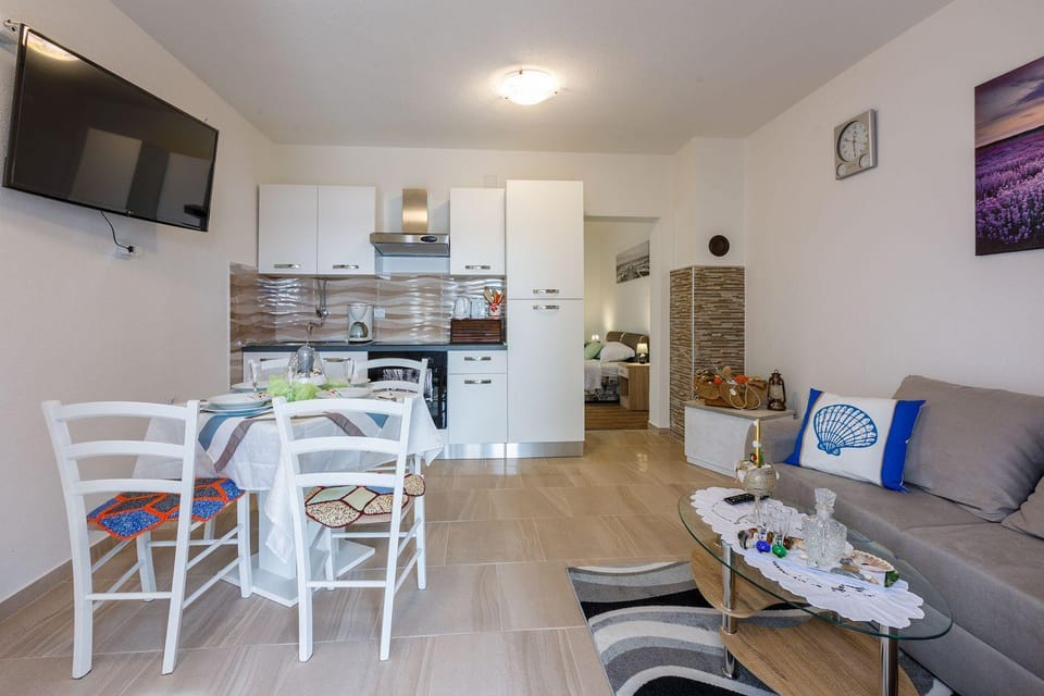 Renoviertes Apartment mit Meerblick, Fitnessraum, Babybett, Grillbereich Apartment in Crikvenica