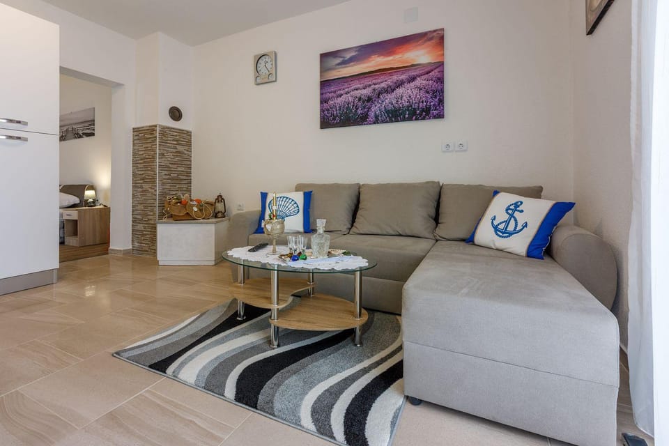 Renoviertes Apartment mit Meerblick, Fitnessraum, Babybett, Grillbereich Apartment in Crikvenica