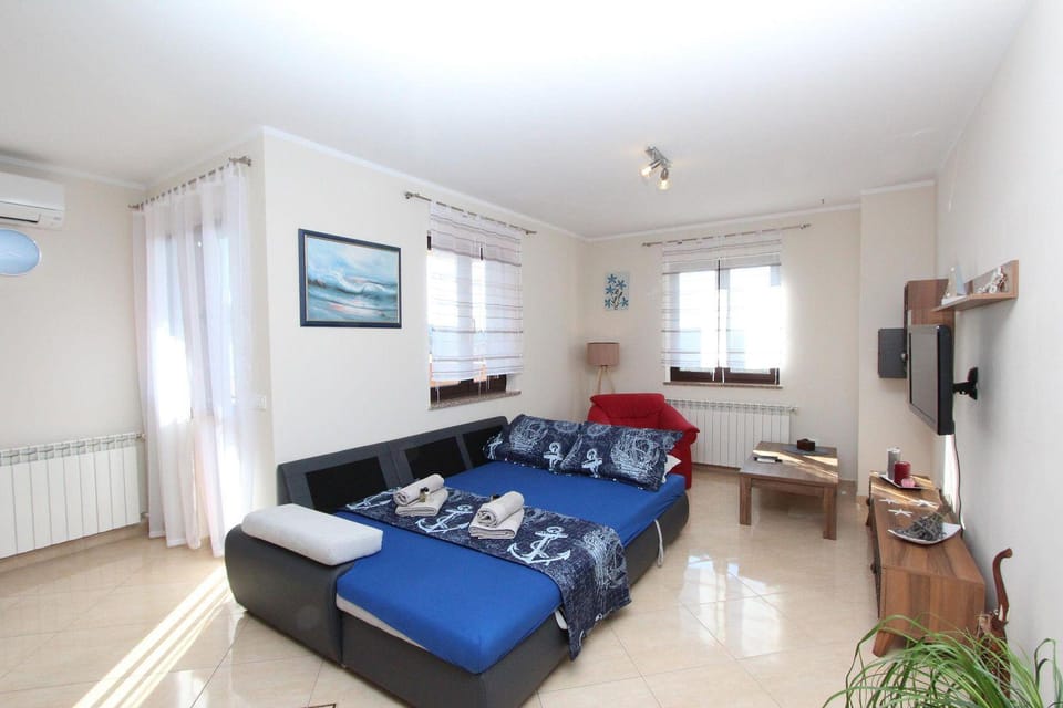 Charmantes Apartment bei Rovinj mit Privatparkplatz, Klima, WiFi, Babybett Apartment in Istria County