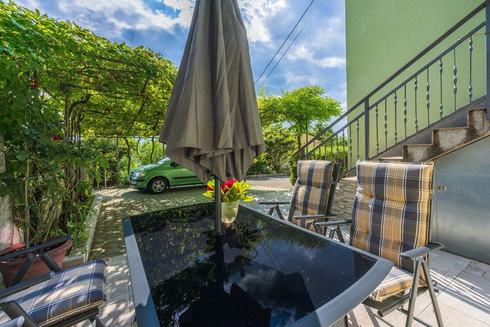 Preiswertes Studio-Apartment mit privatem Grill, Privatparkplatz unweit vom Meer Apartment in Primorje-Gorski Kotar County