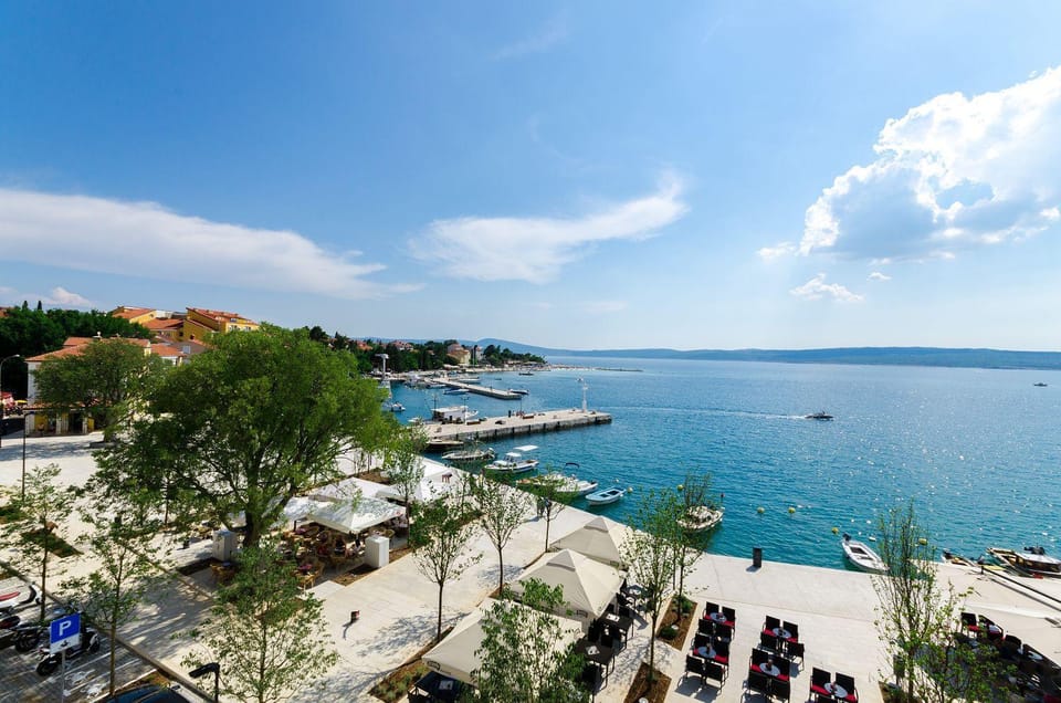 Atemberaubendes Apartment direkt am Meer mit privater Dachterrasse, eigener Galerie, WiFi Apartment in Primorje-Gorski Kotar County