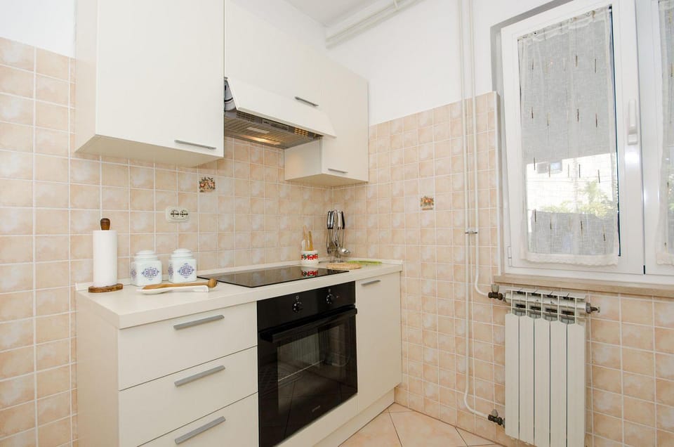Cozy Apartment mit Babybett, privater Terrasse, Privatparkplatz, WiFi Apartment in Rovinj