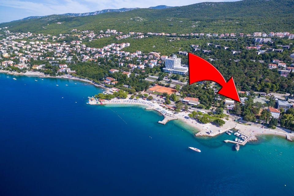 Einzigartiges Apartment nur 20 Meter zum Strand mit privater Terrasse, Grill - hundefreundlich Apartment in Crikvenica