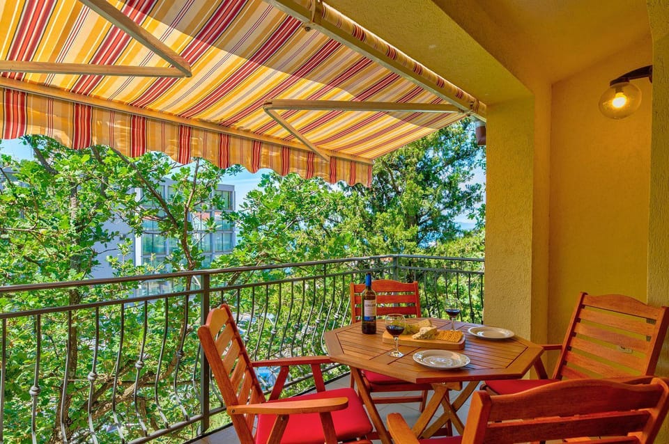 Malerisches Apartment nur 200 Meter zum Strand mit Meerblick, Privatparkplatz, Grillbereich Apartment in Primorje-Gorski Kotar County