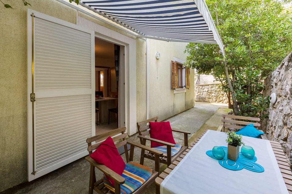 Mediterranes Apartment mit drei Terrassen, Grill, WiFi - nur 500 Meter zum Strand Apartment in Crikvenica