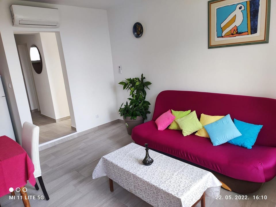 Charmantes Apartment nur 700 Meter zum Strand mit Terrasse und Balkon Apartment in Rovinj