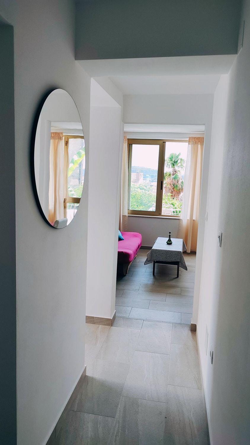 Charmantes Apartment nur 700 Meter zum Strand mit Terrasse und Balkon Apartment in Rovinj
