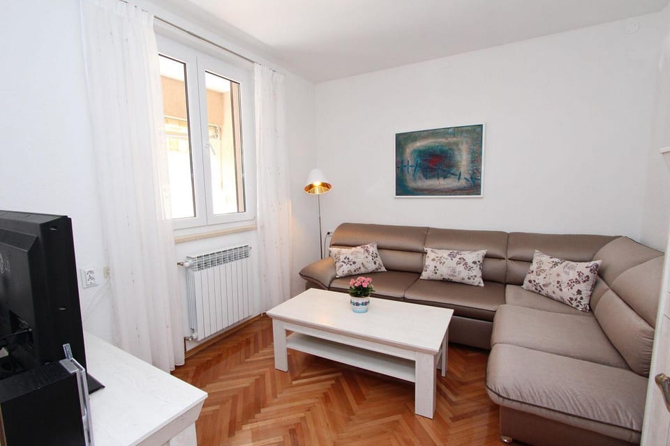Komfortables Apartment nur 5 Minuten zum Zentrum von Rovinj Apartment in Rovinj
