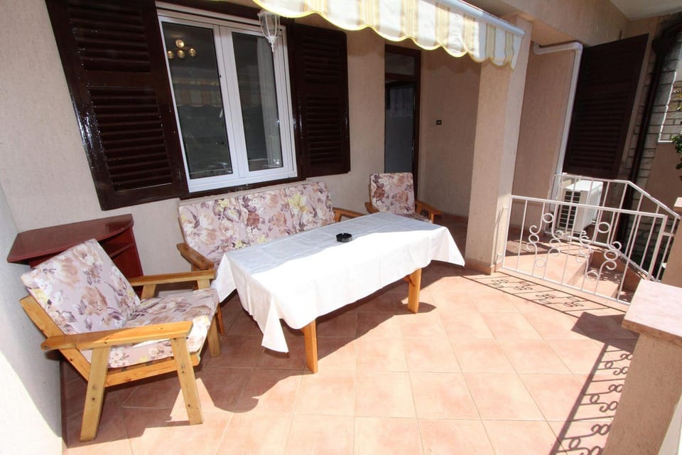 Komfortables Apartment nur 5 Minuten zum Zentrum von Rovinj Apartment in Rovinj
