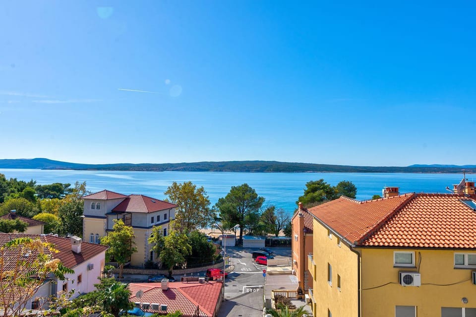 Einzigartiges Apartment nur 100 Meter zum Sandstrand mit grosser Dachterrasse, Meerblick, Waschmaschine Apartment in Crikvenica
