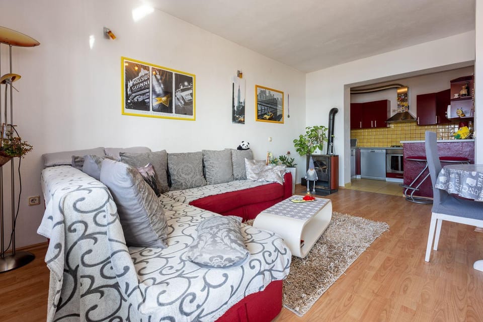 Helles Apartment mit Meerblick, Espressomaschine, Grillbereich, Waschmaschine Apartment in Crikvenica