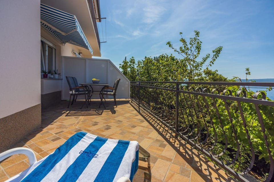 Hundefreundliches Apartment nur 150 Meter zum Strand mit Meerblick, BBQ, WiFi Apartment in Primorje-Gorski Kotar County