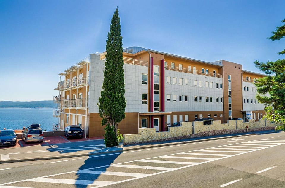 Modernes Apartment nur 90 Meter zum Strand mit Meerblick, Tiefgarage, Klima Apartment in Crikvenica