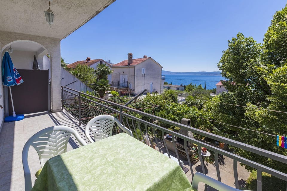 Hundefreundliches Apartment nur 300 Meter bis zur Adria mit Meerblick, Grill, WiFi Apartment in Crikvenica