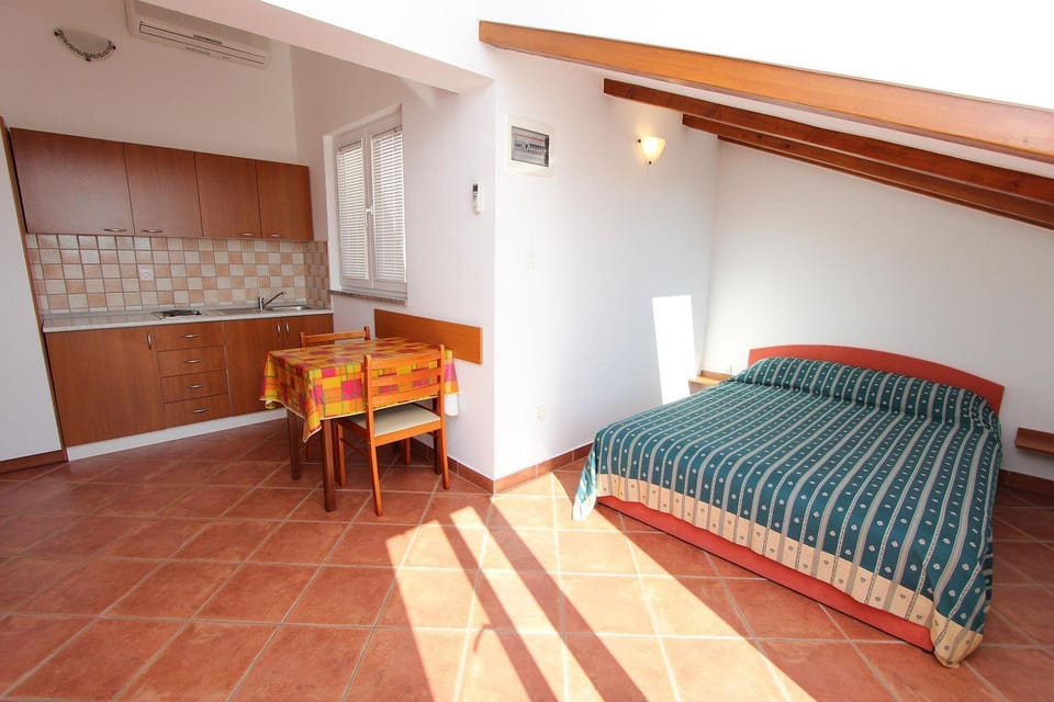 Beeindruckendes Apartment mit Dachterrasse, Meerblick, Babybett, Klima, Privatparkplatz Apartment in Rovinj