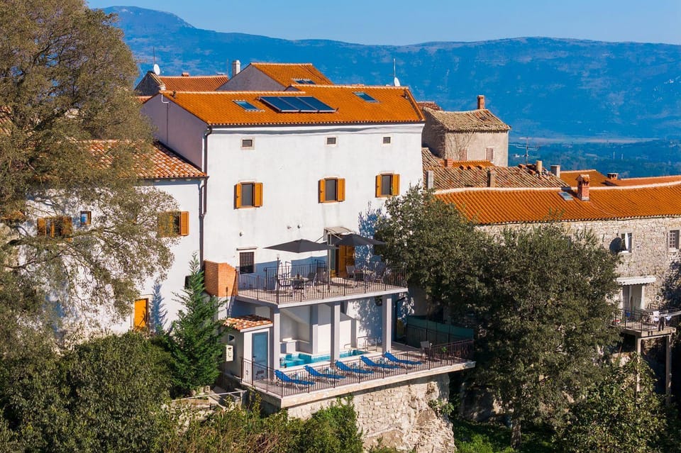 Modernes Apartment mit Panoramablick, Pool - inmitten von historischem Zentrum Apartment in Istria County