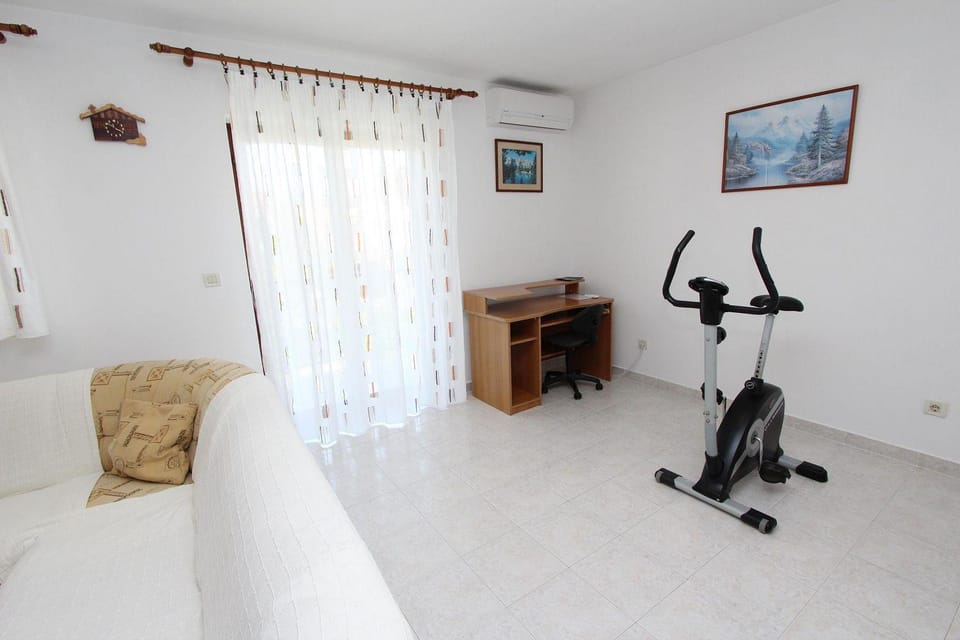 Komfortables Apartment mit privatem Balkon, Privatparkplatz, Babybett, Klima Apartment in Rovinj