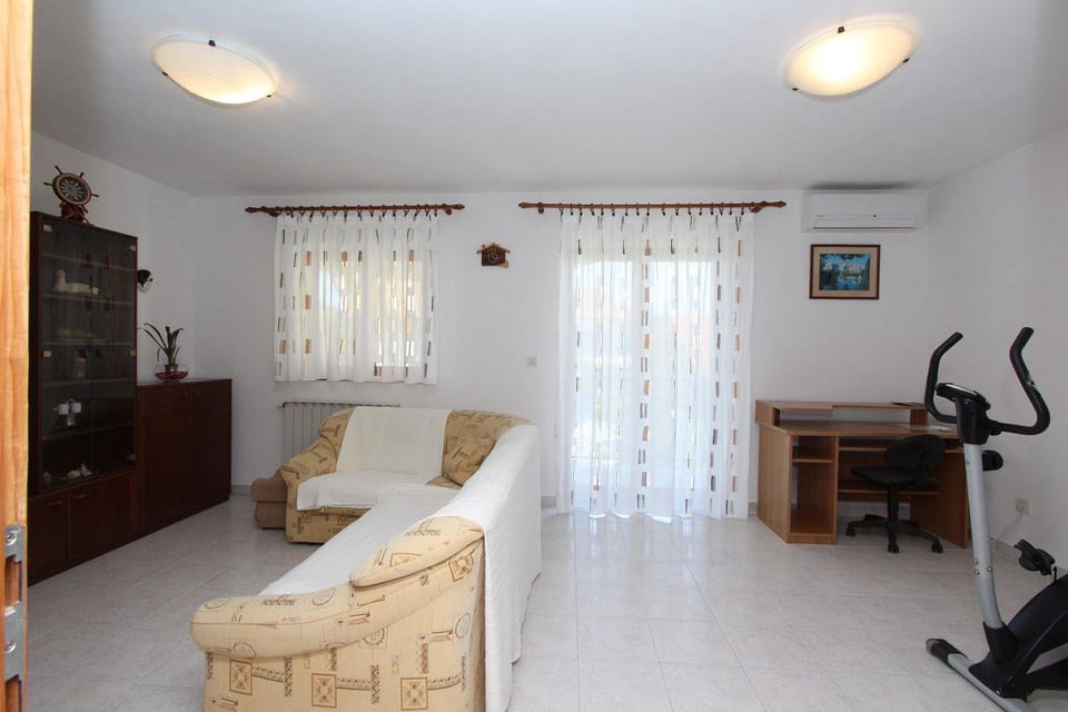 Komfortables Apartment mit privatem Balkon, Privatparkplatz, Babybett, Klima Apartment in Rovinj