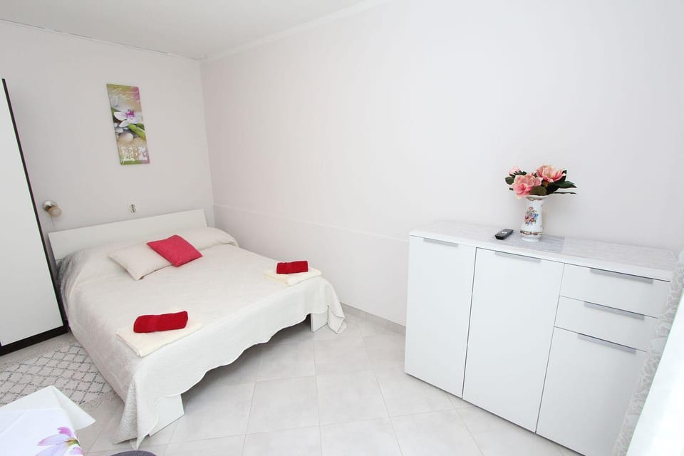 Cozy Studio-Apartment nur 15 Gehminuten zum Strand mit Grillbereich, Terrasse, WiFi Apartment in Rovinj