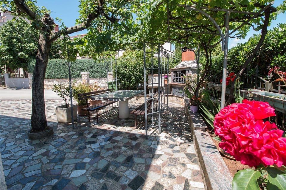 Cozy Studio-Apartment nur 15 Gehminuten zum Strand mit Grillbereich, Terrasse, WiFi Apartment in Rovinj