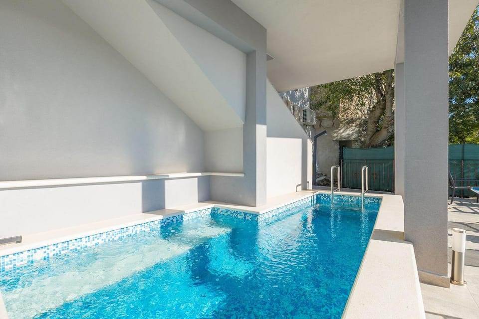 Modernes Apartment mit traumhafter Aussicht, Pool, Privatparkplatz, WiFi Apartment in Istria County