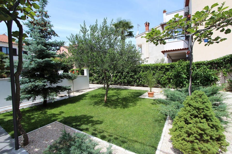Charmantes Apartment nur 10 Gehminuten zum Strand mit privater Terrasse, Klima, WiFi Apartment in Rovinj