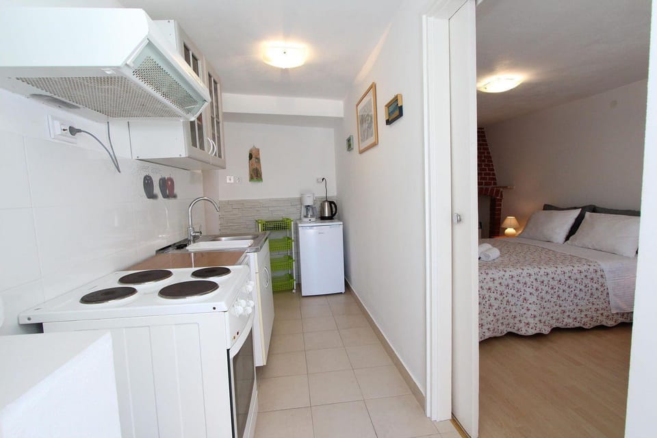 Lauschiges Studio-Apartment nur 5 Gehminuten zum Zentrum von Rovinj - mit Privatparkplatz Apartment in Rovinj