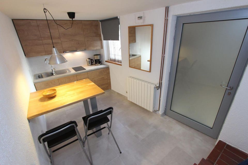Hundefreundliches Studio-Apartment nur 650 Meter zum Strand mit Meerblick Apartment in Rovinj