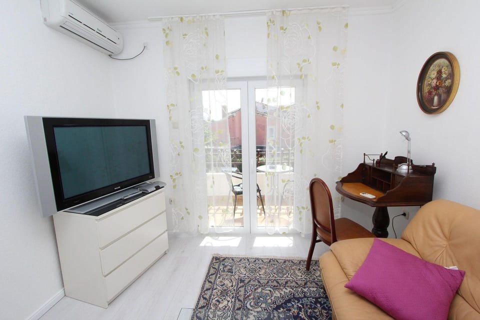 Mediterranes Apartment nur 10 Gehminuten zum Strand mit grossem Garten Apartment in Rovinj