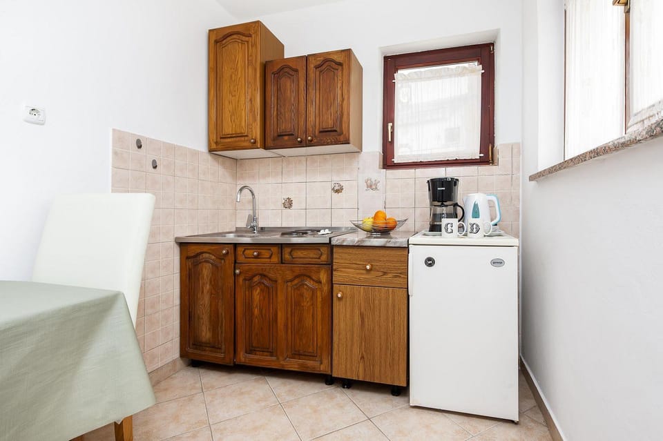 Idyllisches Apartment nur 800 Meter zum Strand mit 2 Balkone, Garten, Grill Apartment in Rovinj