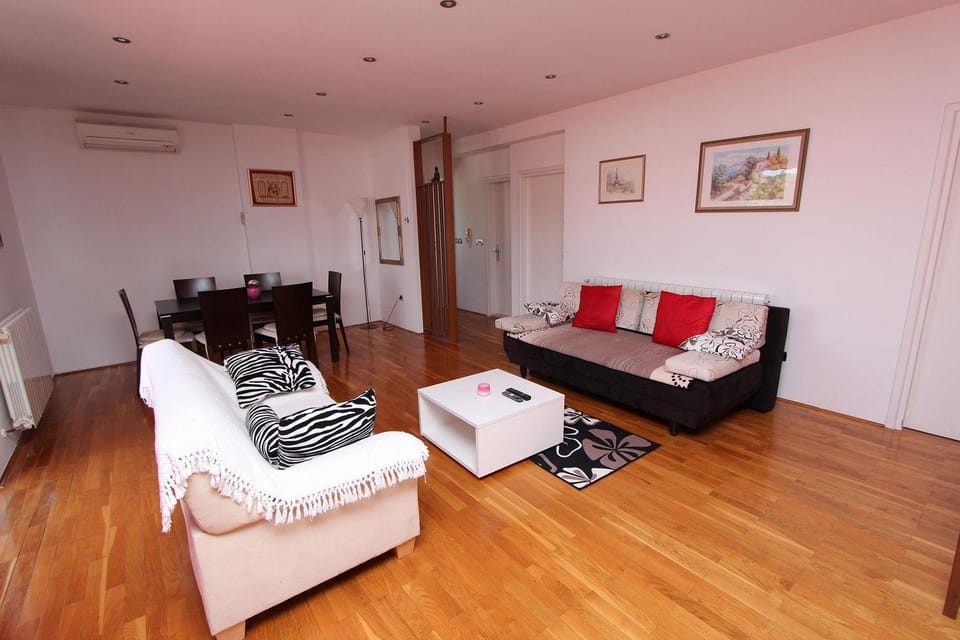 Traumhaftes Apartment in Rovinj nur 300 Meter zum Strand mit Taxibootverbindung Apartment in Rovinj