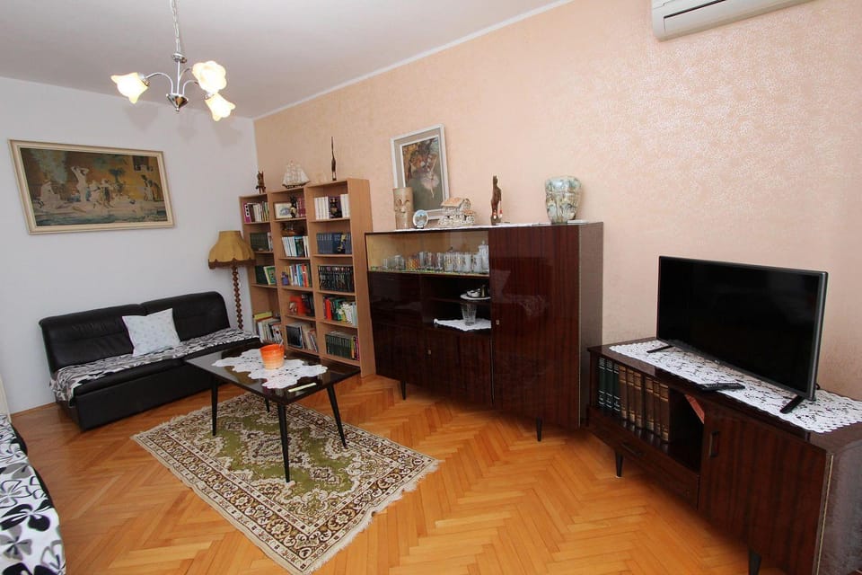 Mediterranes Apartment nur 15 Minuten zum Zentrum in ruhiger Wohngegend Apartment in Rovinj