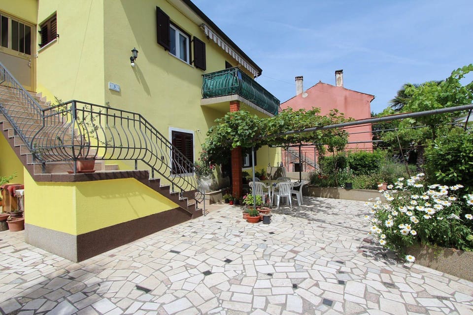 Mediterranes Apartment nur 15 Minuten zum Zentrum in ruhiger Wohngegend Apartment in Rovinj