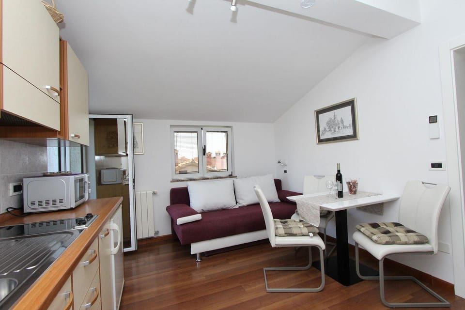 Beeindruckendes Apartment nur 10 Gehminuten zum Strand von Rovinj mit Grill Apartment in Rovinj