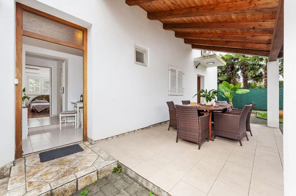 Beschauliches Studio-Apartment mit mediterranem Garten - 10 Minuten zum Strand Apartment in Rovinj
